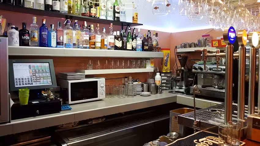 Carlota Bar