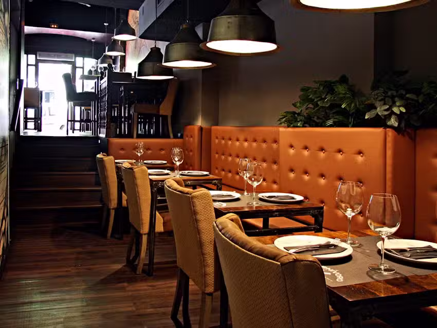Carn&iacute;voro Wine and Grill