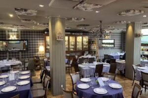 Car&uacute;s, Casa de Comidas