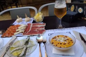 Casa &Aacute;ngeles Taberna-Ultramarinos &ndash; Navas