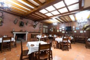CASA APELIO &ndash; Hotel y Restaurante en los Y&eacute;benes