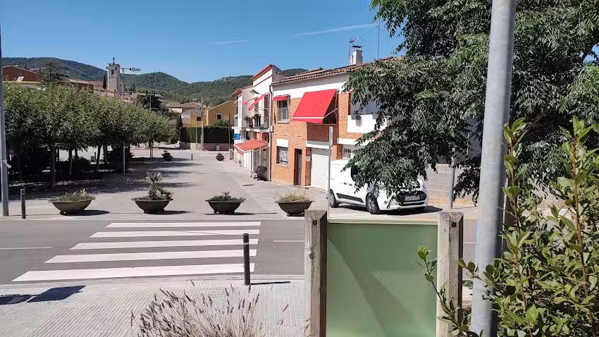 Casa Ionita Restaurant Centre c&iacute;vic Olesa de Bonesvalls