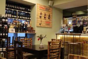 Casta&ntilde;o Vinos y Tapas Carmona