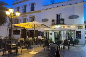 Casta&ntilde;o Vinos y Tapas Tarifa