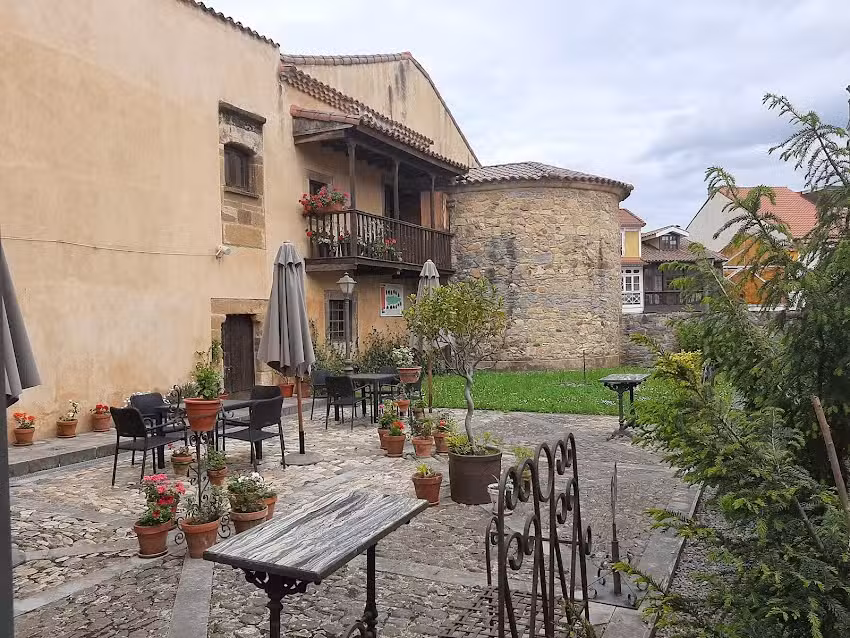 Castillo de Vald&eacute;s Salas Restaurante