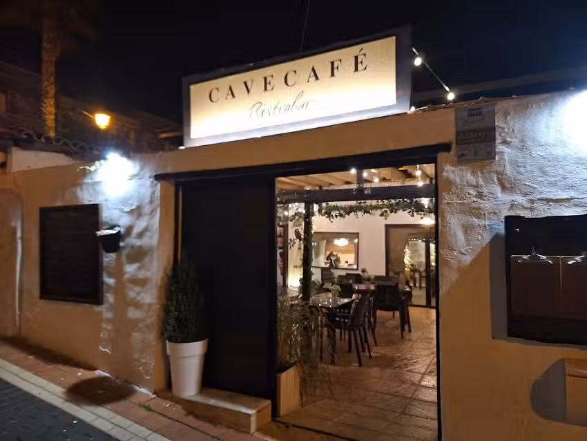 Cave Caf&eacute; BistroBar