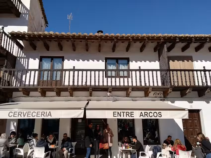 CERVECER&Iacute;A CAFETER&Iacute;A ENTRE ARCOS