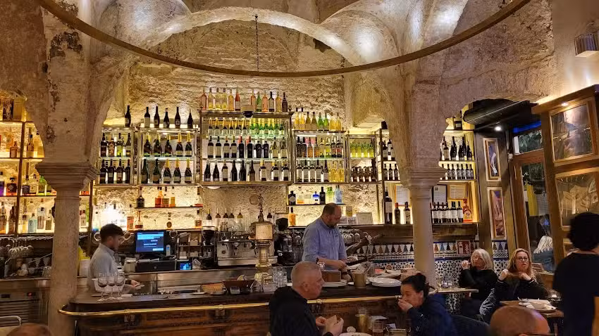 Cervecer&iacute;a Giralda Bar