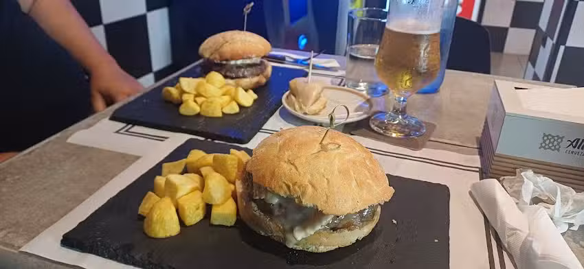 Cervecer&iacute;a Hamburgueser&iacute;a RUM RUM