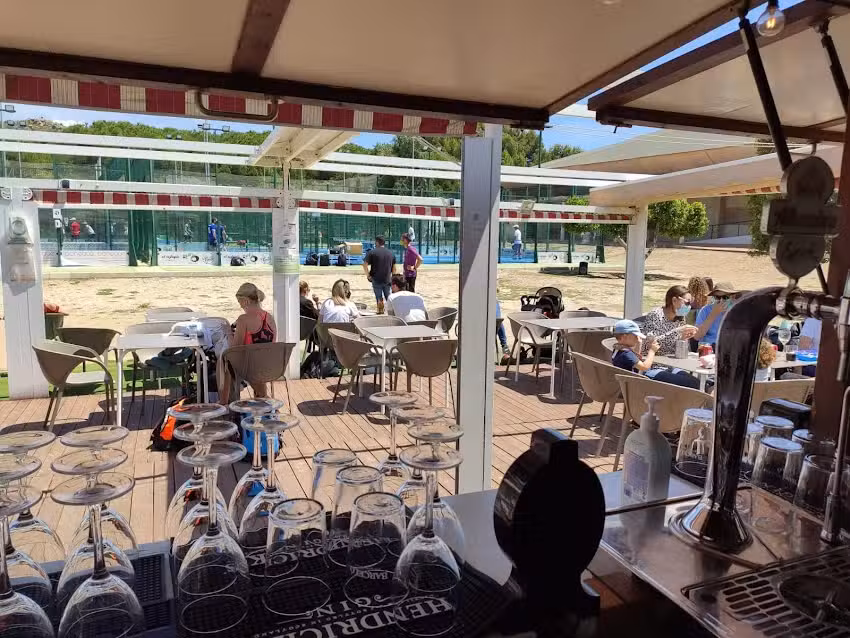 Cervecer&iacute;a House of Padel