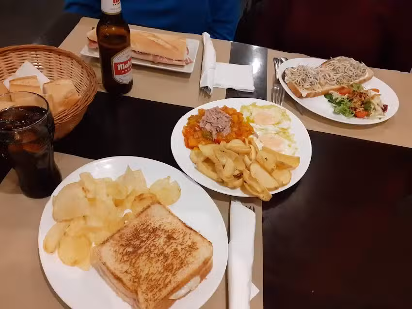 CERVECER&Iacute;A LA MONTANERA.