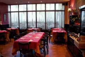 Cervecer&iacute;a Restaurante Parada y Fonda