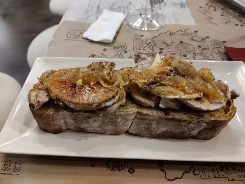 Cervecer&iacute;a-taper&iacute;a El Puerto Portonovo