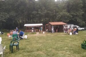 Chiringuito bajo el puente de Tora&ntilde;o