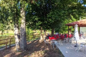 Chiringuito en la piscina natural de Azabal