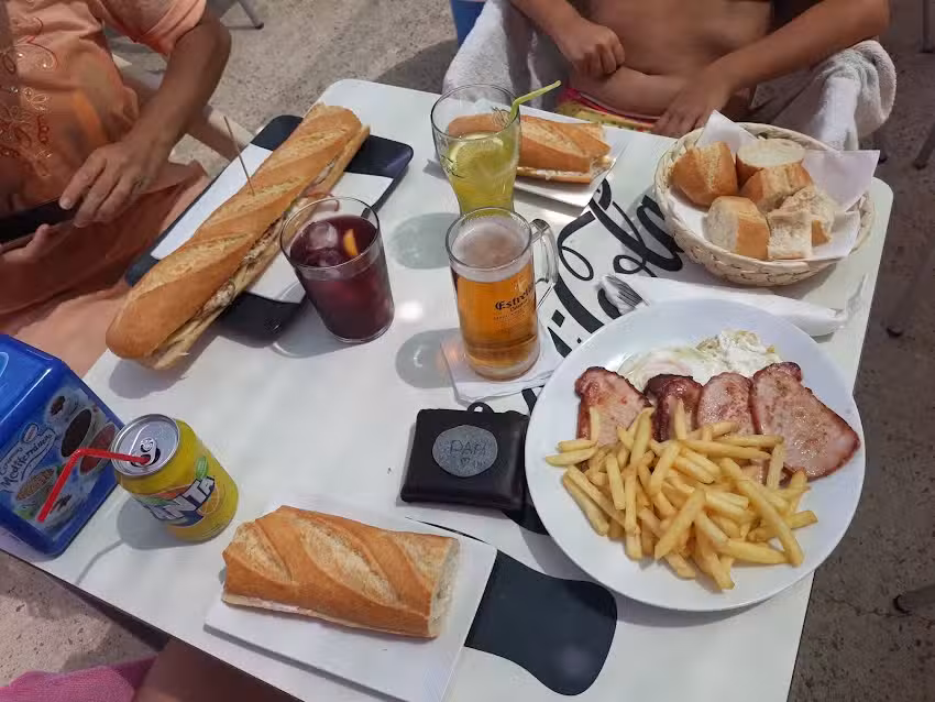 Chiringuito piscina Calvarrasa de Arriba