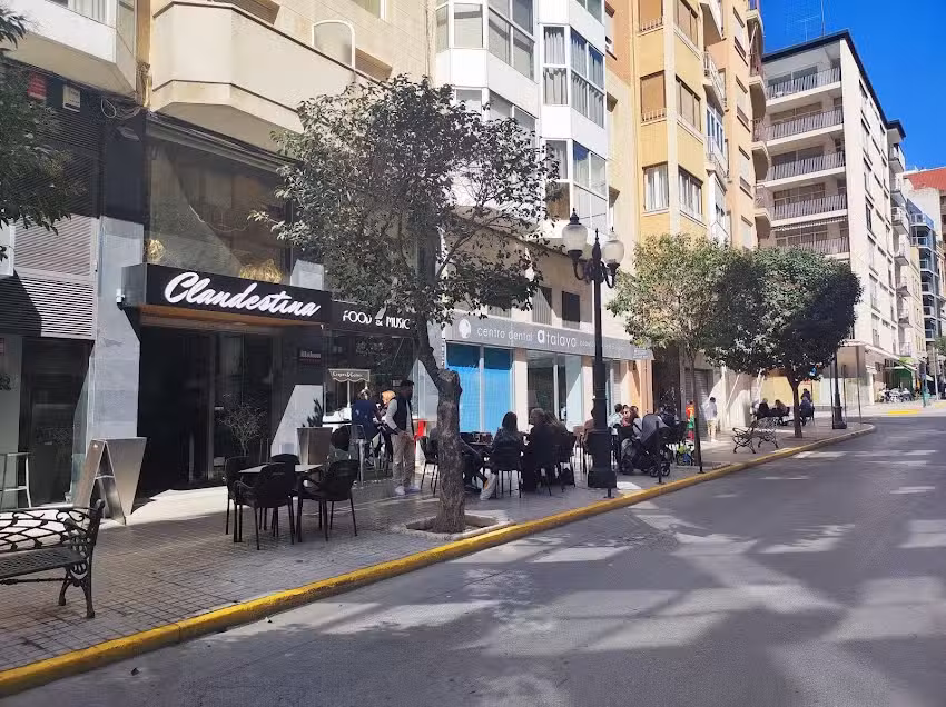 Clandestina BAR RESTAURANTE