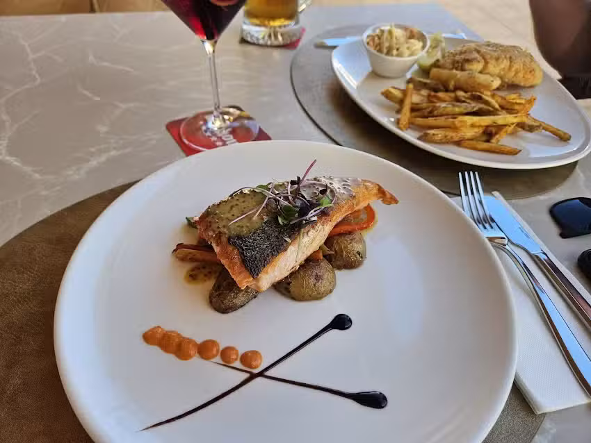 Coral&eacute; Food and Drinks