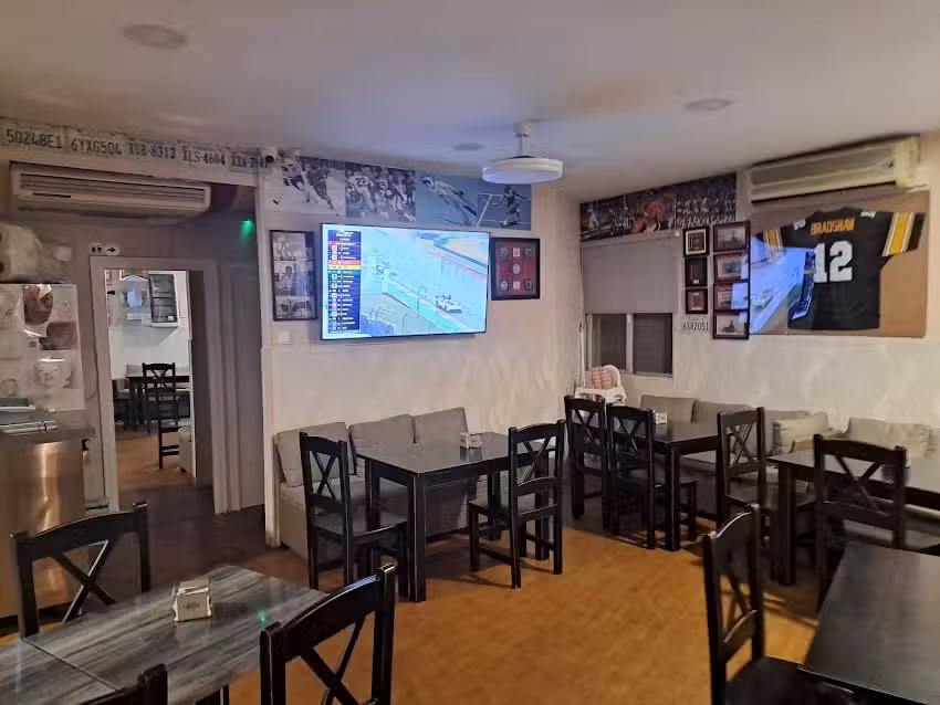 CREAM&acute;S SPORT BAR & LE CR&Eacute;ME BISTRO