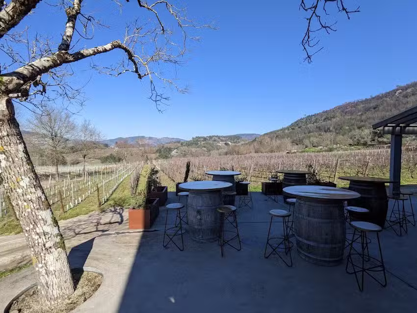 Cu&ntilde;as Davia &ndash; Bodega y Restaurante