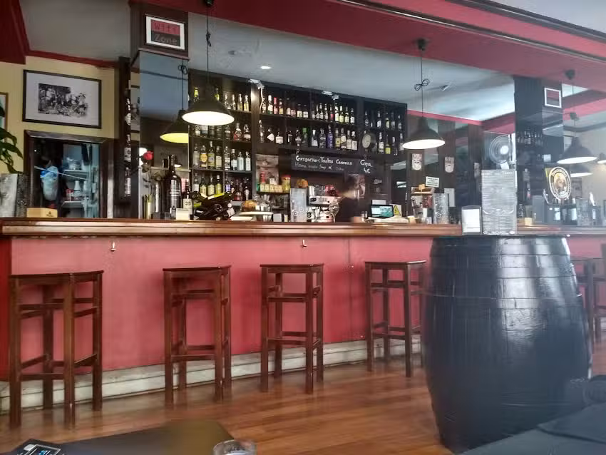 Damasqueros | Lola Mar&iacute;n | Restaurante en Granada