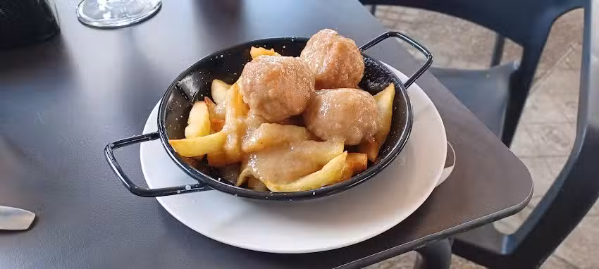 Davaro Caf&eacute; & Tapas