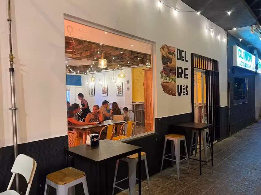 Del rev&eacute;s