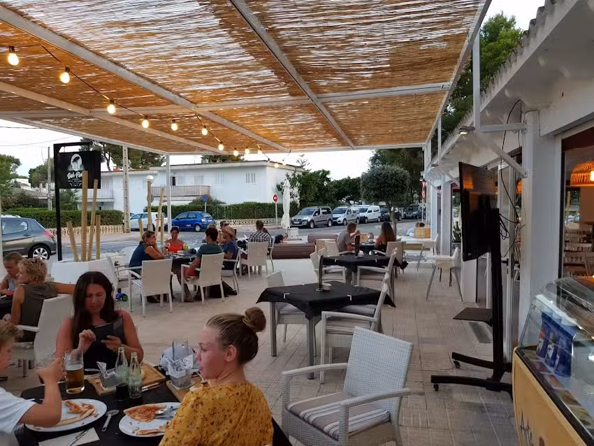 Dos Pins Grill & Restaurant- Paellas & tapas y Dos Pins Petit