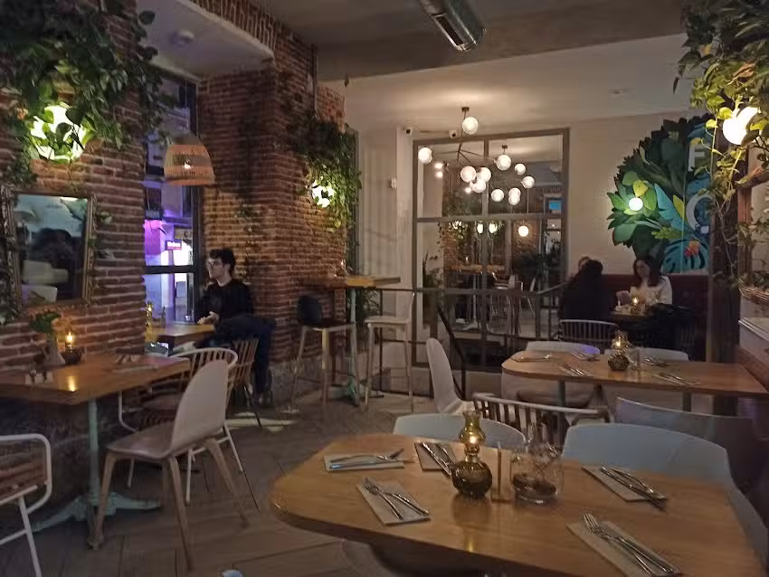 EatMyTrip Malasa&ntilde;a Brunch & Dinner