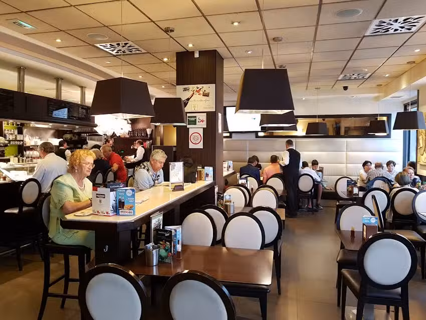 &Eacute;bano Caf&eacute; Restaurante