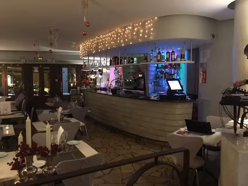 eF&Gi Restaurant & Wine