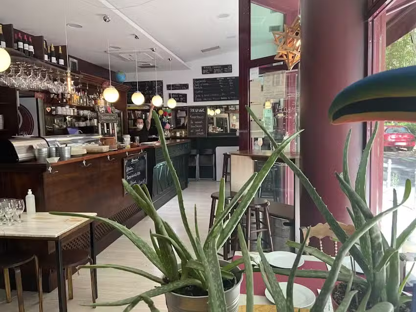 El Andariego R&iacute;o, Taberna-Parrilla