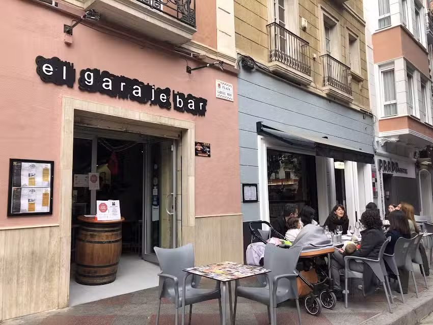 El Garaje Bar