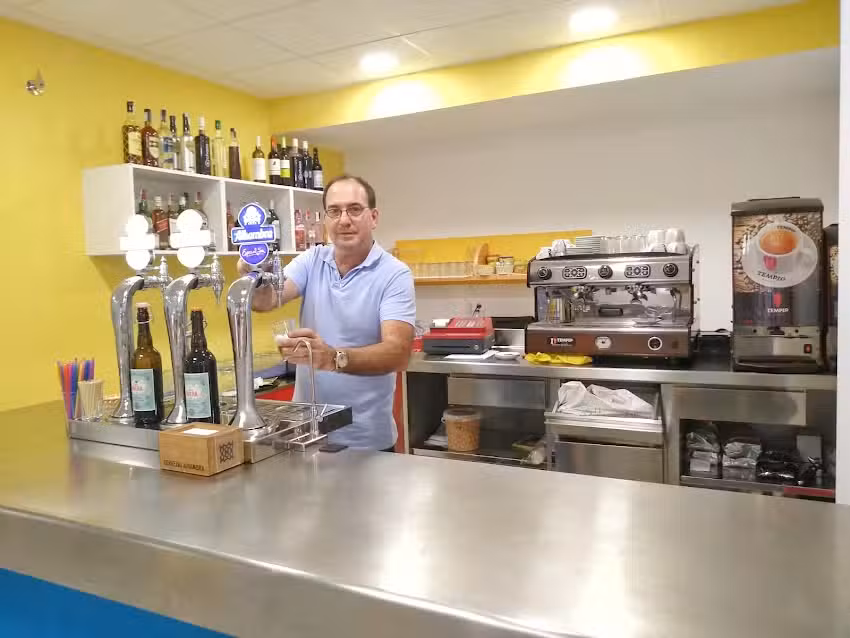 El Hogar Cafeter&iacute;a y Centro de D&iacute;a