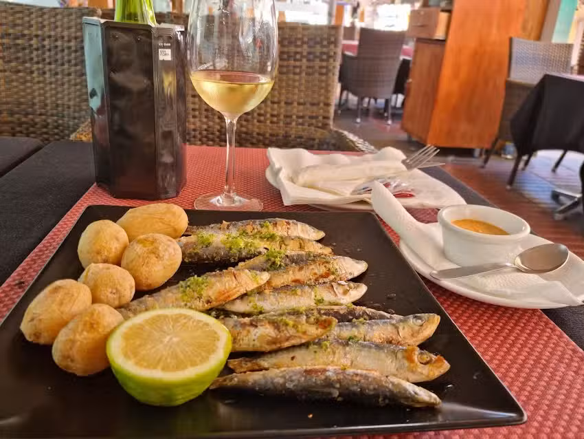 El Oasis Tapas & C&oacute;cteles