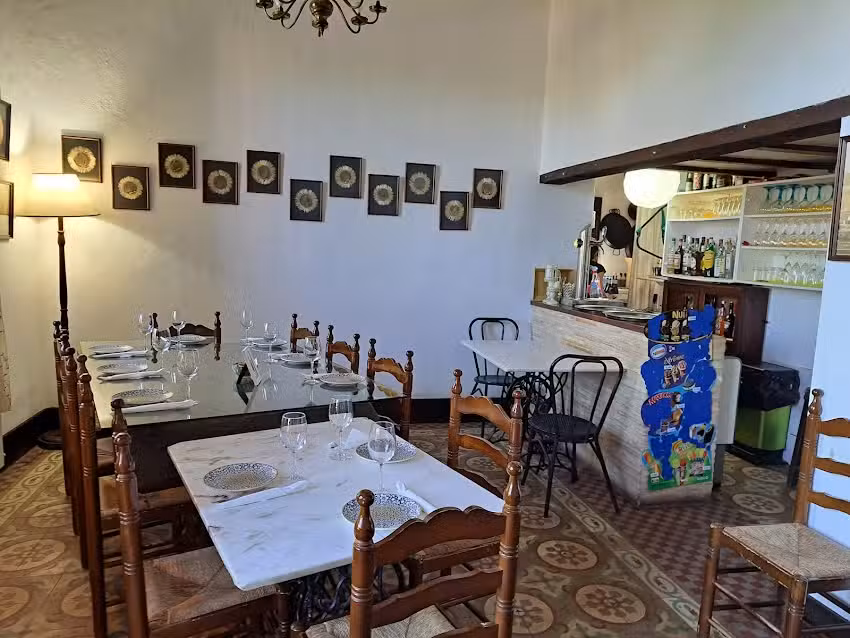 El Pino.Restaurante, alojamiento.