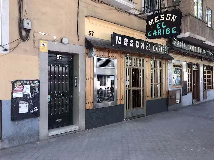 El Piornal y Mes&oacute;n Caribe