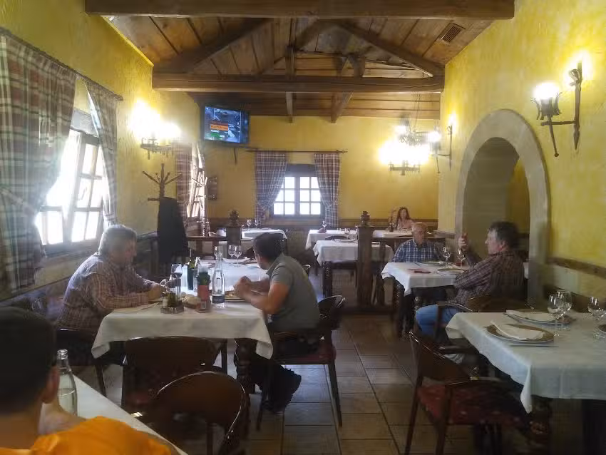 El Roble, Restaurante