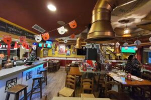 El Ruedo Asador & Jardín.Brasas De Leña