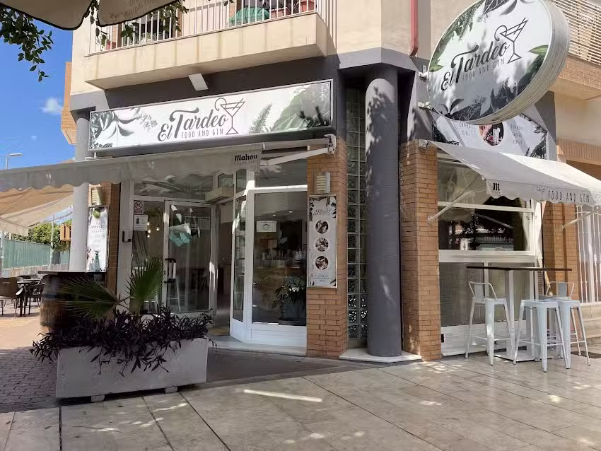 El Tardeo. Food and gin