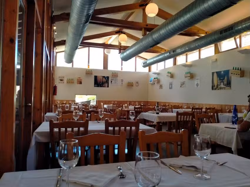 El Trasgu Fart&oacute;n restaurante &ndash; sidrer&iacute;a del Centro Asturiano de Vitoria
