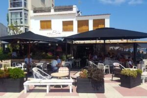 Es Blanc Restaurant & Lounge Club