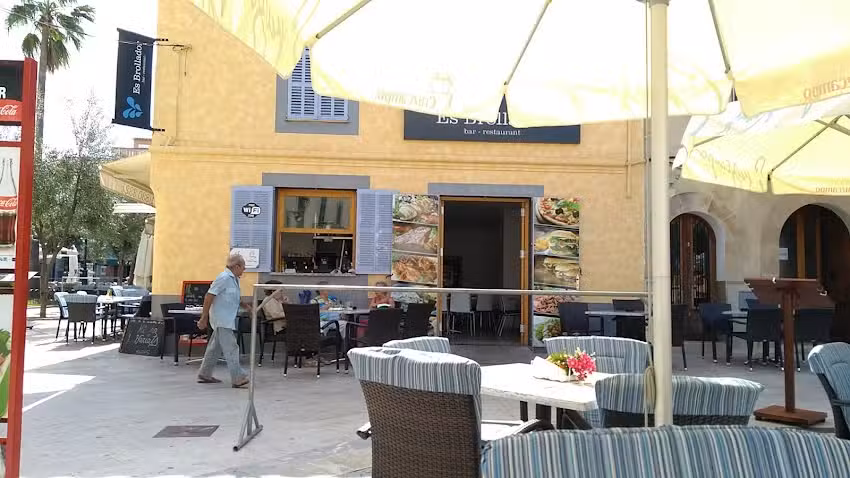 Es Brollador Bar Resturante
