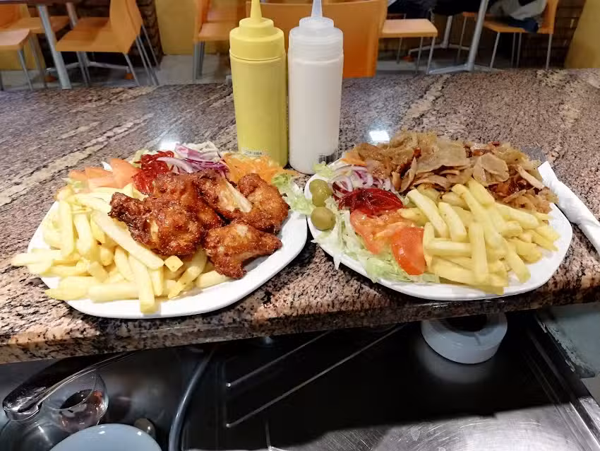ESTRELLA ROJA DONER KEBAB Y POLLOS ASADO BURLADA