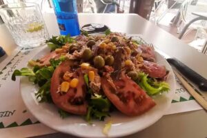 FAMILY & CAF&Eacute;