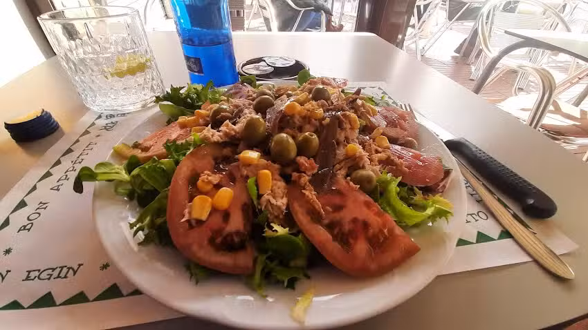 FAMILY & CAF&Eacute;