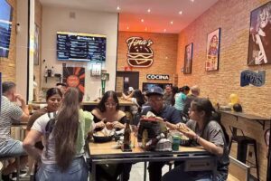 Fina&rsquo;s burger
