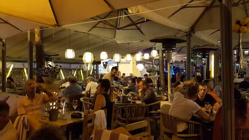 Friends Bar Restaurant