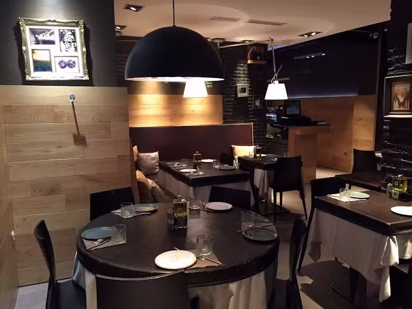 Garnacha Tinta Restaurante & Gin Corner