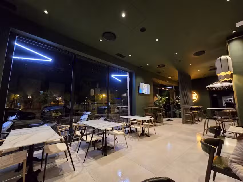 Golden Pizza & Burger Sevilla Este